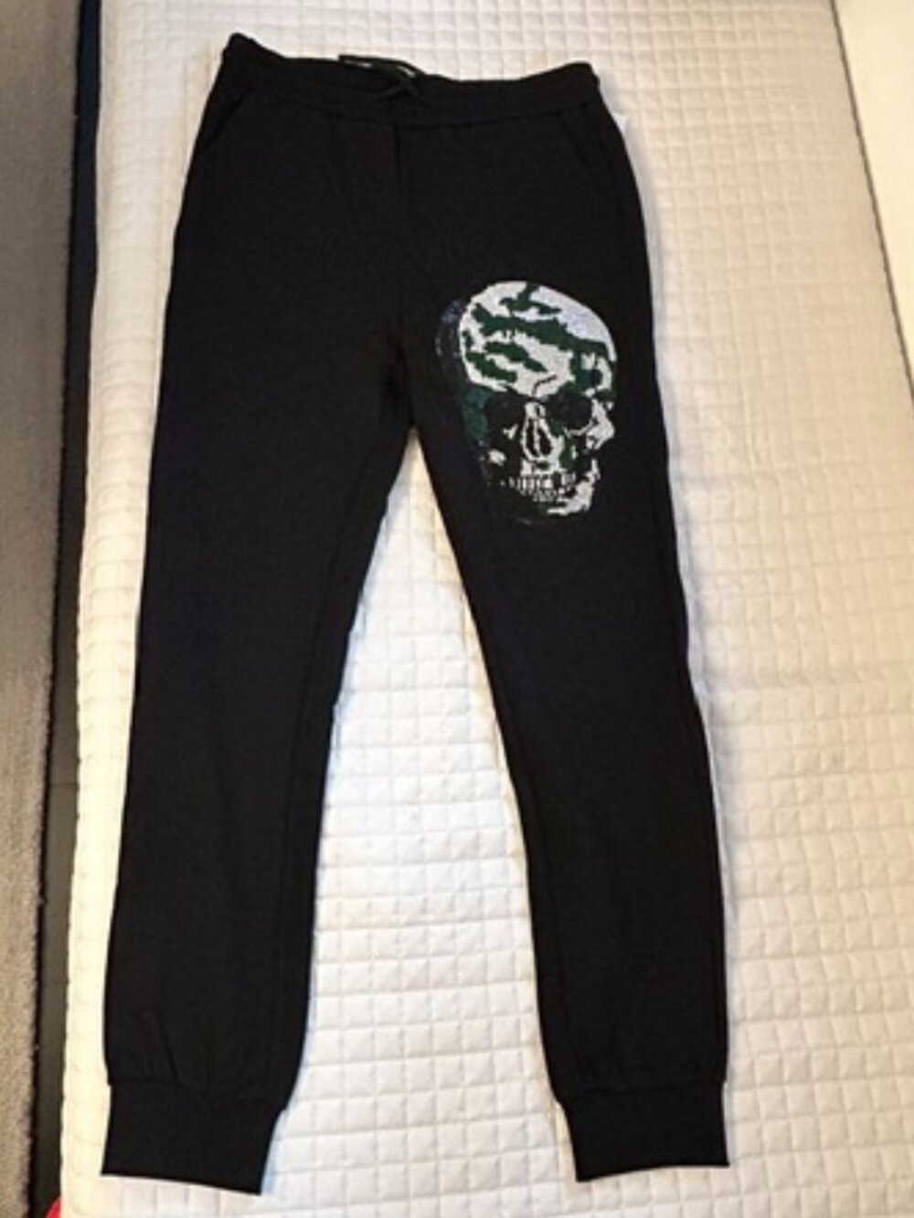 NEW Heads or Tails Men’s Rhinestone Skull Jogger Pants – Black M